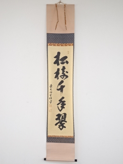 JAPANESE HANGING SCROLL / HAND PAINTED / CALLIGRAPHY